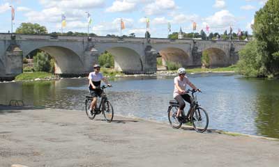 EZ-BIKE - Location de vélo électrique - Sortie balade Loire à vélo en groupe - Tours